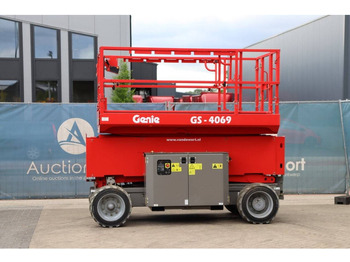 Scissor lift GENIE