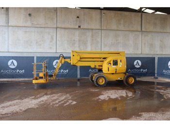 Articulated boom JLG