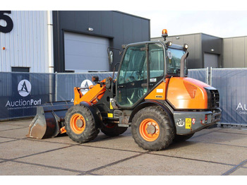 Wheel loader Komatsu WA70-7: picture 3