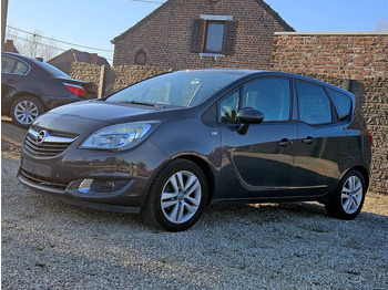 Sedan OPEL
