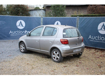 Sedan Toyota Yaris: picture 3