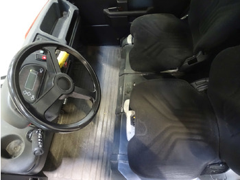 Tow tractor LINDE P250: picture 3