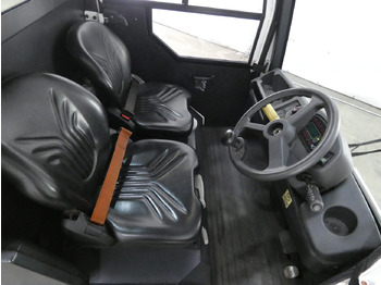 Tow tractor LINDE P250: picture 3 Tow tractor LINDE P250: picture 3