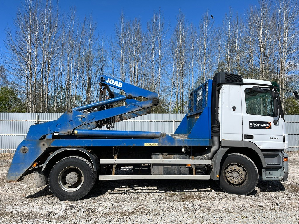 Skip loader truck 2004 Mercedes-Benz Actros 1832 Skip Loader Joab: picture 7