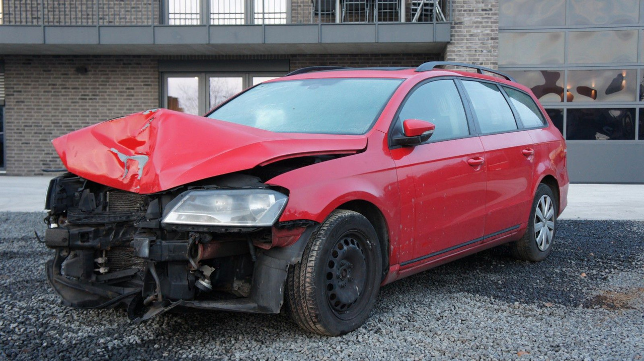Volkswagen Passat Variant Trendline BlueMotion Unfall - Estate car: picture 2 Volkswagen Passat Variant Trendline BlueMotion Unfall - Estate car: picture 2