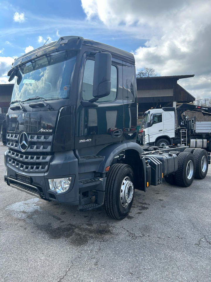 Mercedes-Benz Arocs 26.40 6x4 Kipperfahrgestell BB - Cab chassis truck: picture 1 Mercedes-Benz Arocs 26.40 6x4 Kipperfahrgestell BB - Cab chassis truck: picture 1