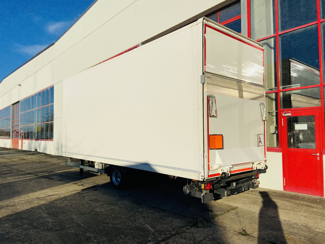 Ackermann Z-KA-F10.5/7,5 1 Achs Kofferanhänger mit Ladebordwand 10,5 t GG - Closed box trailer: picture 1 Ackermann Z-KA-F10.5/7,5 1 Achs Kofferanhänger mit Ladebordwand 10,5 t GG - Closed box trailer: picture 1