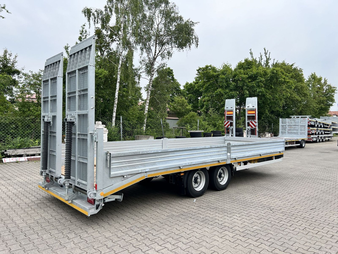 Möslein Neuer Tandemtieflader, 7,28 m Ladefläche, breit - Low loader trailer: picture 2 Möslein Neuer Tandemtieflader, 7,28 m Ladefläche, breit - Low loader trailer: picture 2