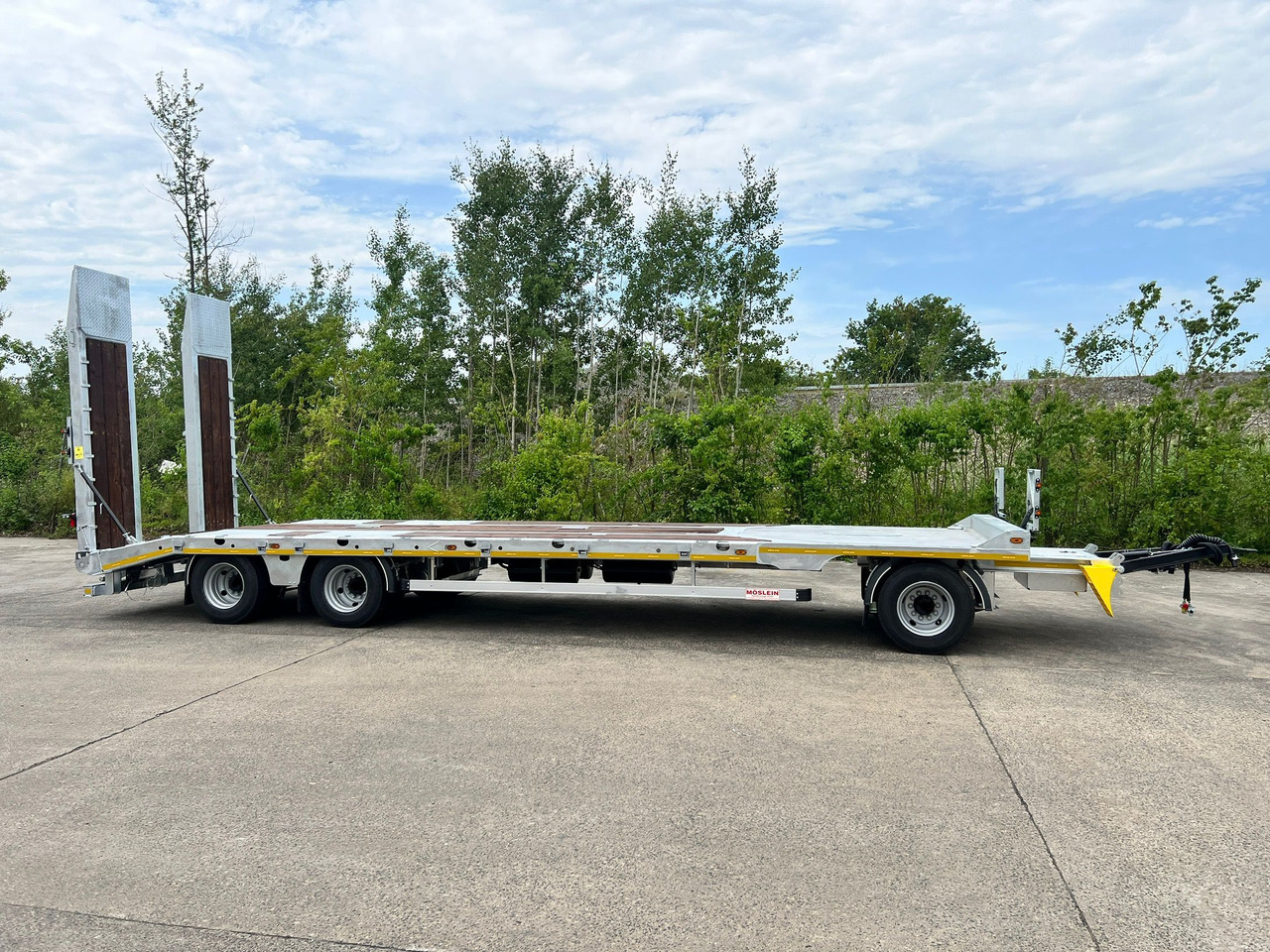 New Low loader trailer for transportation of heavy machinery Möslein T 3-8,20 P VB H1  3 Achs Tieflader mit gerader Ladefläche 8,20 m, Neufahrzeug: picture 8