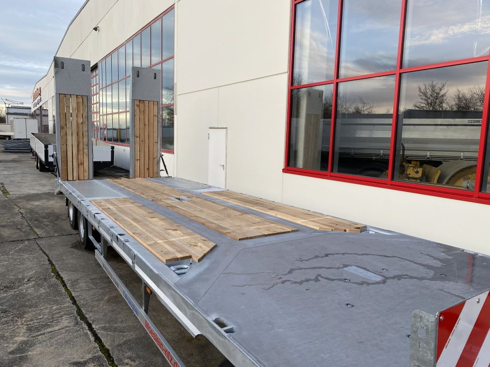 Möslein T 3-9,20 F Blatt 3 Achs Tieflader mit gerader Ladefläche 9 m, Neufahrzeug - Low loader trailer: picture 2 Möslein T 3-9,20 F Blatt 3 Achs Tieflader mit gerader Ladefläche 9 m, Neufahrzeug - Low loader trailer: picture 2