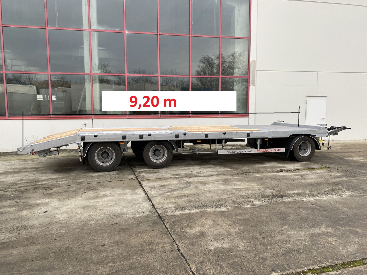 New Low loader trailer for transportation of heavy machinery Möslein T 3-P9,2 OR 3 Achs Tieflader gerader Ladefläche 9 m, Neufahrzeug: picture 1
