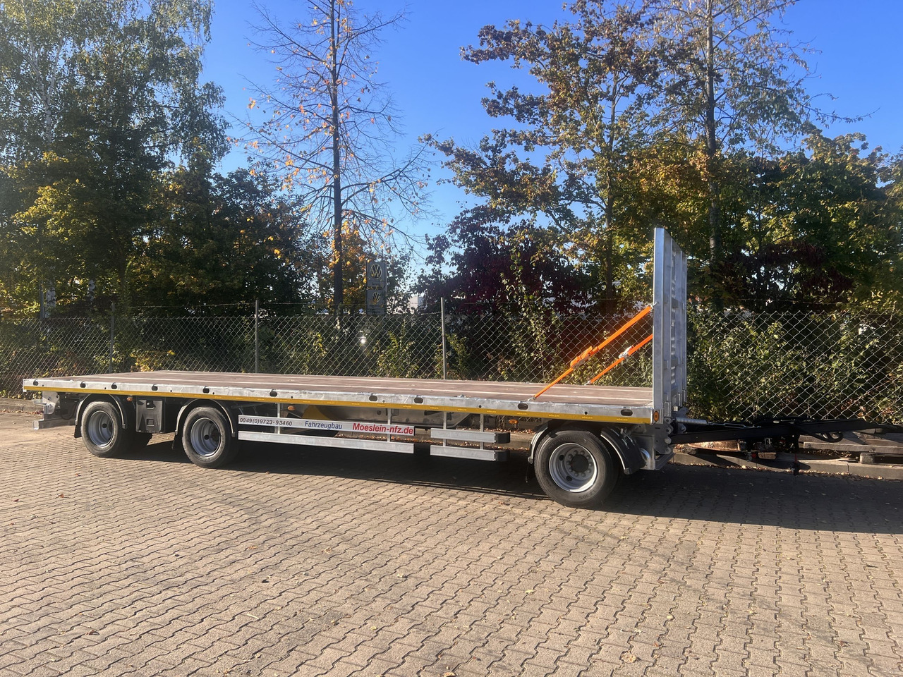 Möslein T 3 Plato 8,6 m 3 Achs Jumbo- Plato- Anhänger 8,60 m, Mega - Dropside/ Flatbed trailer: picture 1 Möslein T 3 Plato 8,6 m 3 Achs Jumbo- Plato- Anhänger 8,60 m, Mega - Dropside/ Flatbed trailer: picture 1