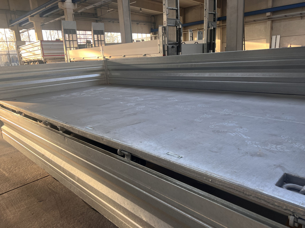 Möslein TTD 14 Schwebheim 14,4 t Tandemkipper Tieflader Breite Reifen-- Neufahrzeug -- - Tipper trailer: picture 4 Möslein TTD 14 Schwebheim 14,4 t Tandemkipper Tieflader Breite Reifen-- Neufahrzeug -- - Tipper trailer: picture 4