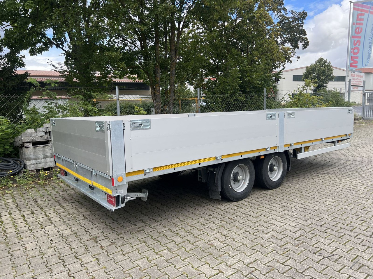 Low loader trailer Möslein  Tandem- Pritschenanhänger- Tieflader: picture 12