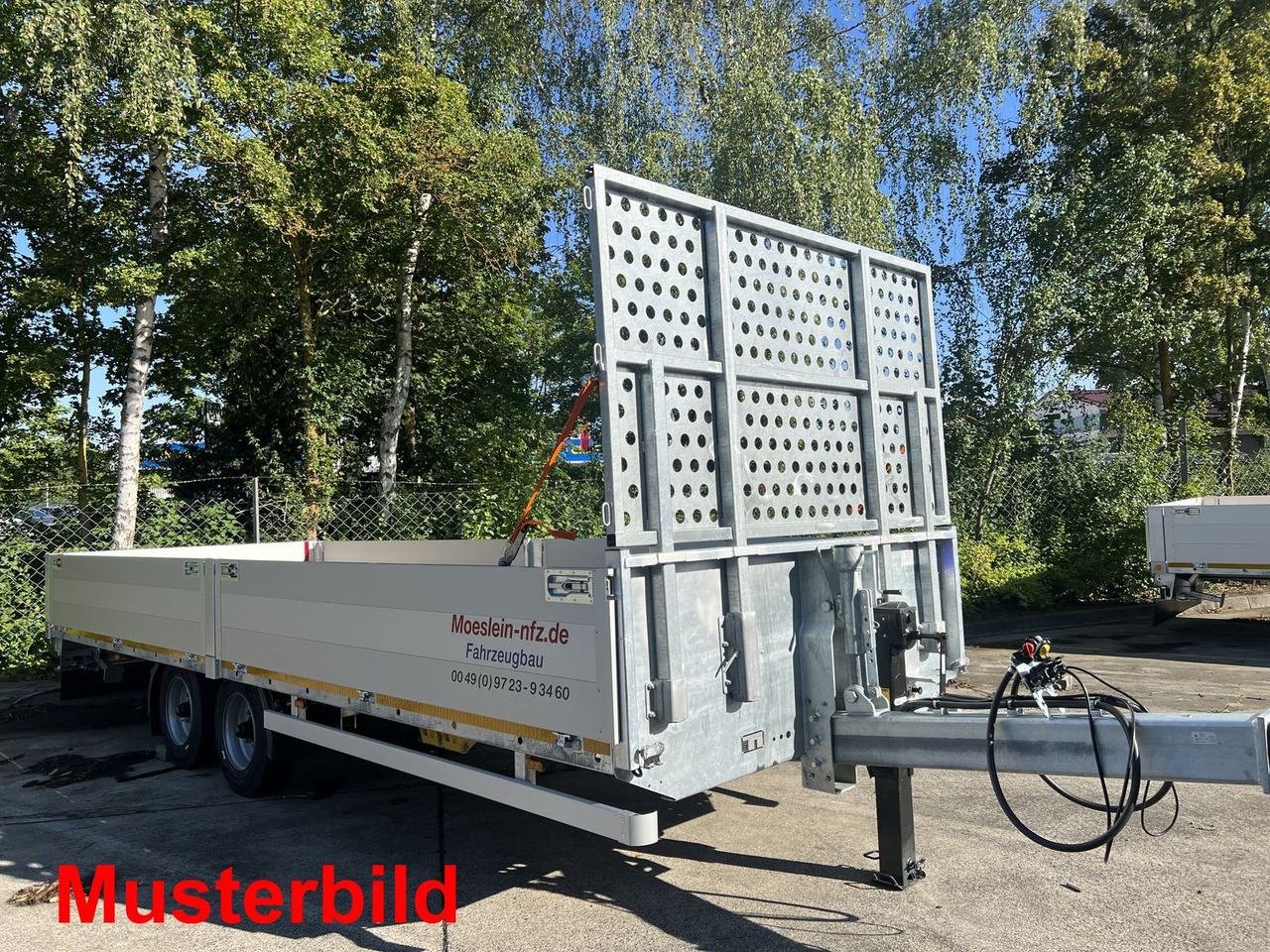 Low loader trailer Möslein  Tandem- Pritschenanhänger- Tieflader: picture 16
