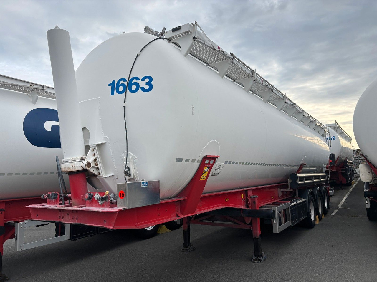 Feldbinder KIP 60.3 E-Hydraulik - Silo semi-trailer: picture 1 Feldbinder KIP 60.3 E-Hydraulik - Silo semi-trailer: picture 1