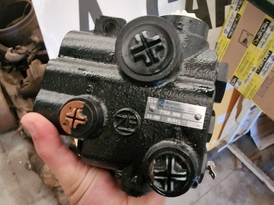 HANOMAG 50E, 60E, 70E (VÁLVULA DEL SISTEMA DE DIRECCIÓN HIDRÁULICA) - Hydraulic valve for Construction machinery: picture 1 HANOMAG 50E, 60E, 70E (VÁLVULA DEL SISTEMA DE DIRECCIÓN HIDRÁULICA) - Hydraulic valve for Construction machinery: picture 1