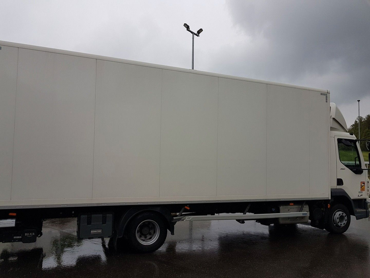 Box truck DAF LF 260 FA 12t Koffer: picture 8