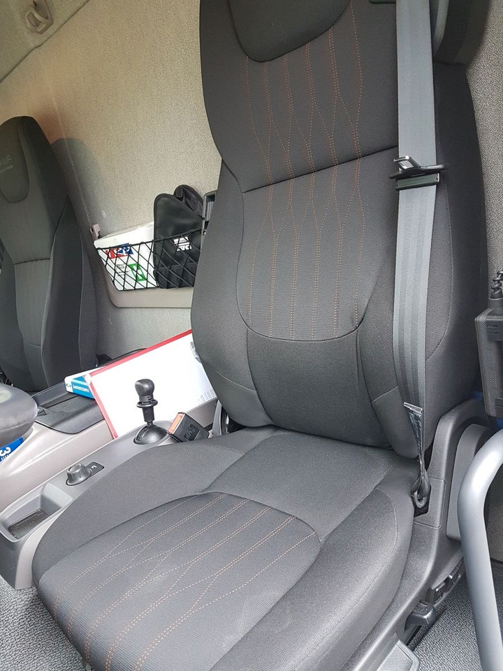Box truck DAF LF 260 FA 12t Koffer: picture 19