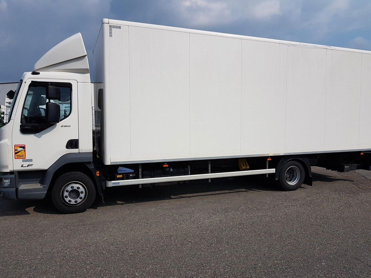 Box truck DAF LF 260 FA 12t Koffer: picture 6