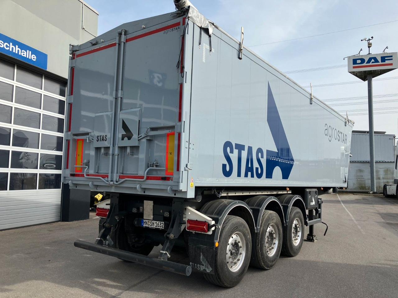 Stas AgroStar 47,3 cbm Alu-Kippsattelauflieger - Tipper semi-trailer: picture 4 Stas AgroStar 47,3 cbm Alu-Kippsattelauflieger - Tipper semi-trailer: picture 4