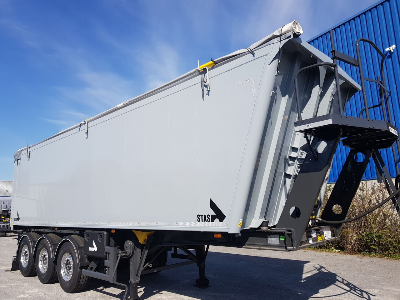 Stas agroSTAR 47,6 cbm Kippsattelauflieger Stas agroSTAR 47,6 cbm Kippsattelauflieger - Tipper semi-trailer: picture 2 Stas agroSTAR 47,6 cbm Kippsattelauflieger Stas agroSTAR 47,6 cbm Kippsattelauflieger - Tipper semi-trailer: picture 2