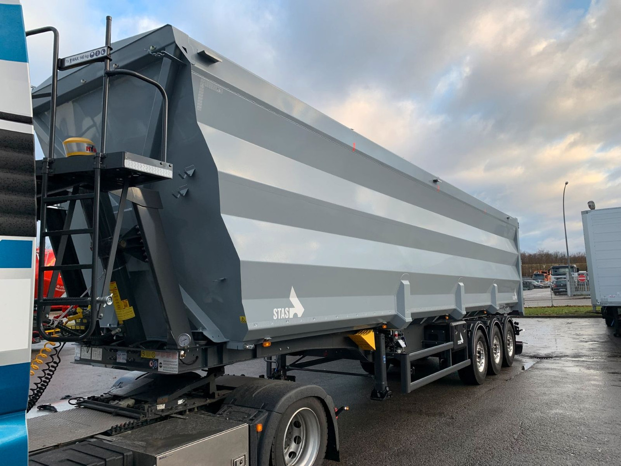 Stas ferroSTAR 68 cbm - Tipper semi-trailer: picture 3 Stas ferroSTAR 68 cbm - Tipper semi-trailer: picture 3