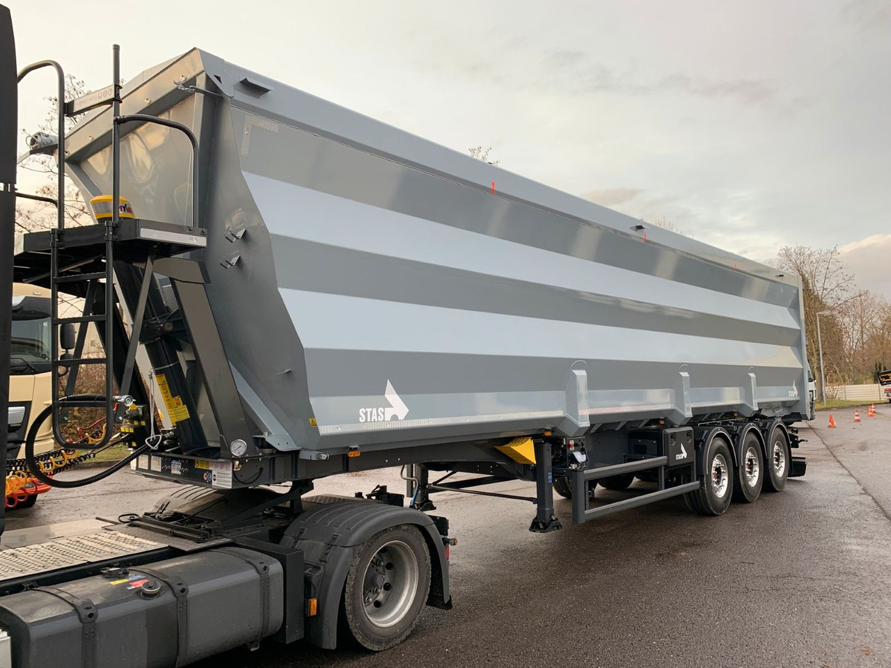 Stas ferroSTAR 68 cbm - Tipper semi-trailer: picture 5 Stas ferroSTAR 68 cbm - Tipper semi-trailer: picture 5