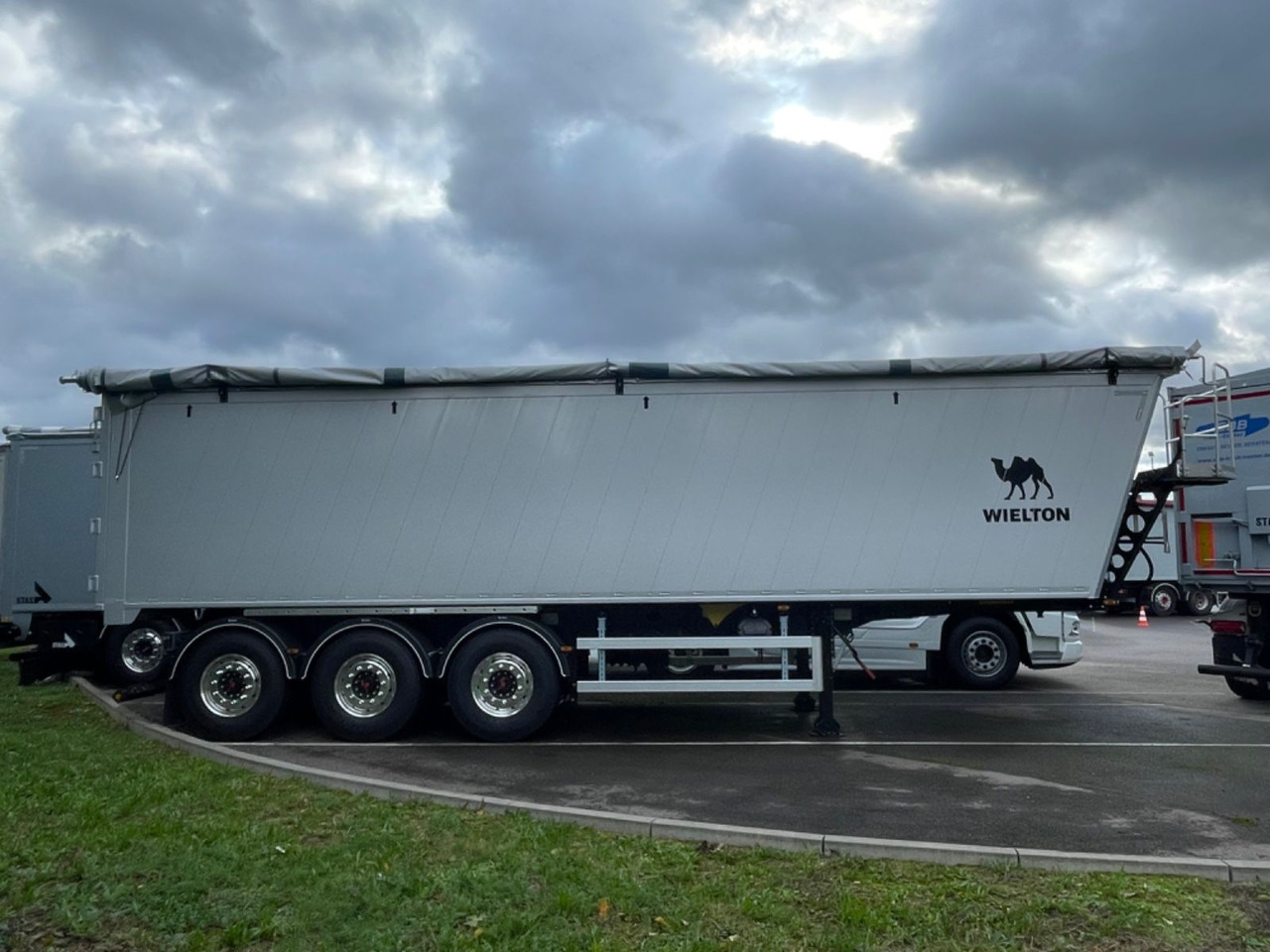 Wielton Bulk Master 51 cbm 3-Achs Alukipper Wielton Bulk Master 51 cbm 3-Achs Alukipper - Tipper semi-trailer: picture 3 Wielton Bulk Master 51 cbm 3-Achs Alukipper Wielton Bulk Master 51 cbm 3-Achs Alukipper - Tipper semi-trailer: picture 3