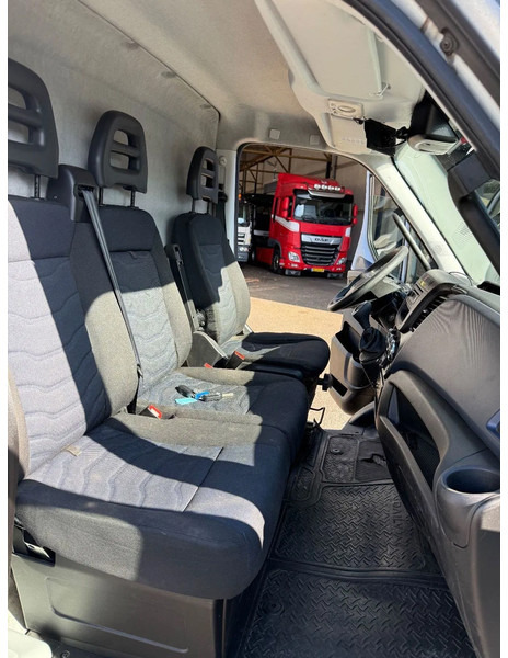Refrigerated delivery van Iveco Daily 70 70c180: picture 13