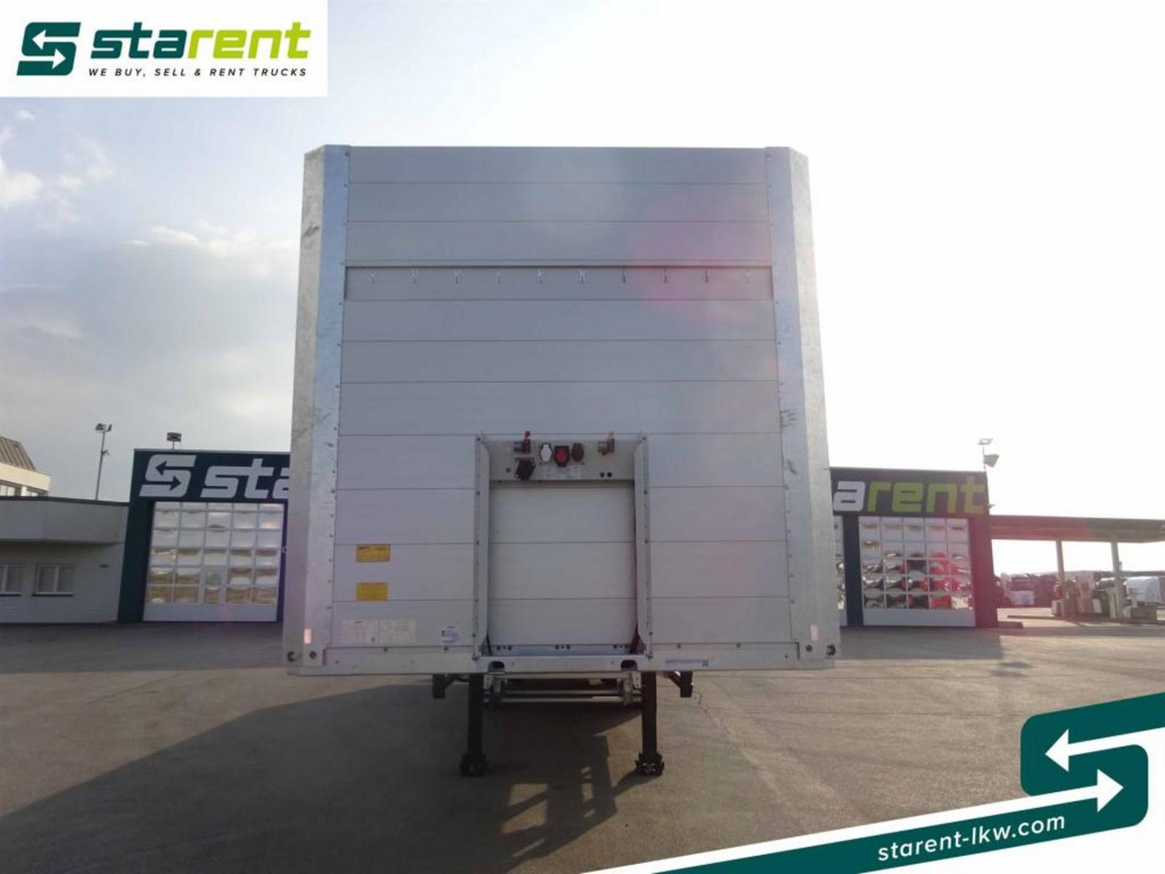 Schmitz Baustofftrailer Liftachse Rungen 80cm Bordwände - Dropside/ Flatbed semi-trailer: picture 2 Schmitz Baustofftrailer Liftachse Rungen 80cm Bordwände - Dropside/ Flatbed semi-trailer: picture 2