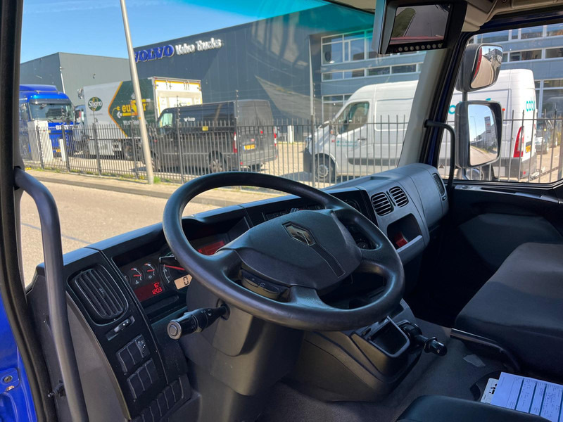 Interior photo 1: Box truck Renault D Cab 2.1 Low 4x2 210E6, Optishift/cruise, Camera