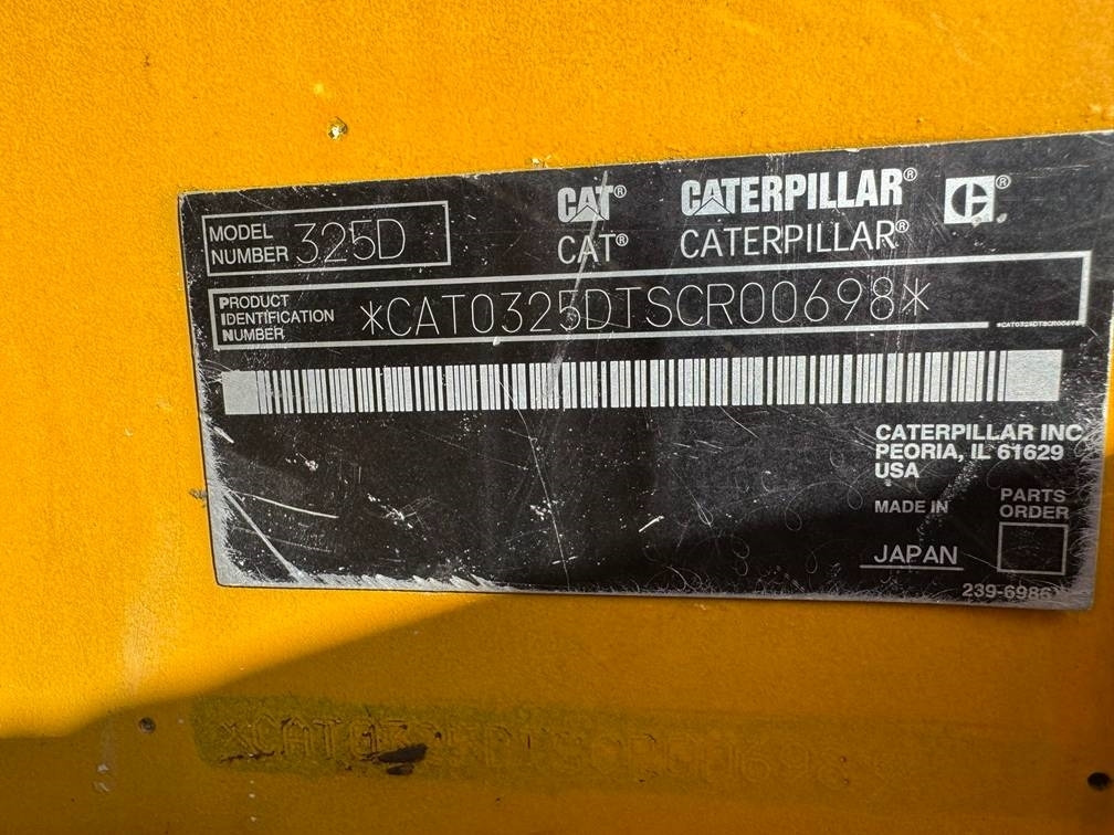 CAT 325 D L FOR PARTS - Crawler excavator: picture 2 CAT 325 D L FOR PARTS - Crawler excavator: picture 2