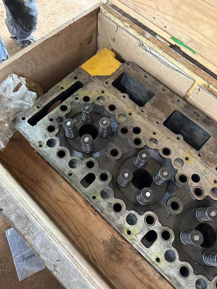CAT 7N9532 7N-9532 cylinder head - Engine for Construction machinery: picture 4 CAT 7N9532 7N-9532 cylinder head - Engine for Construction machinery: picture 4