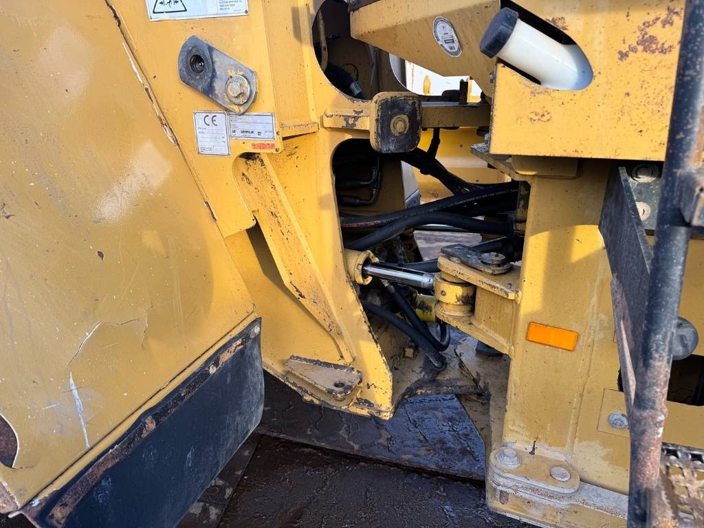 Wheel loader CAT 938 G: picture 9