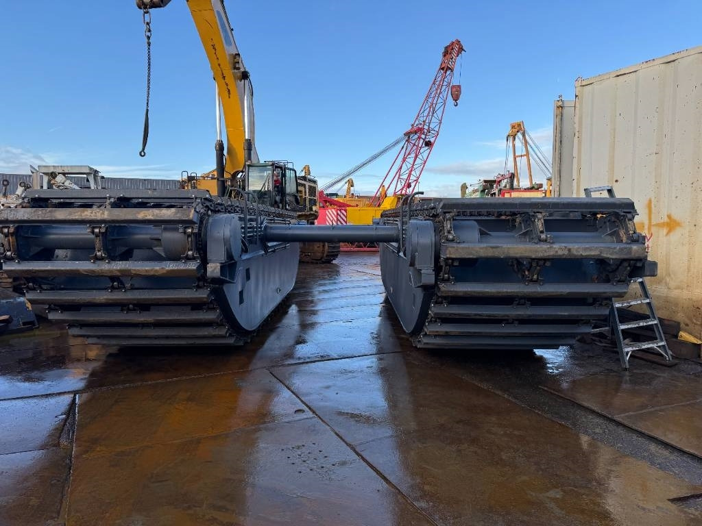 CAT swamp buggy amphibious undercarriage (unused) - Amphibious excavator: picture 3 CAT swamp buggy amphibious undercarriage (unused) - Amphibious excavator: picture 3