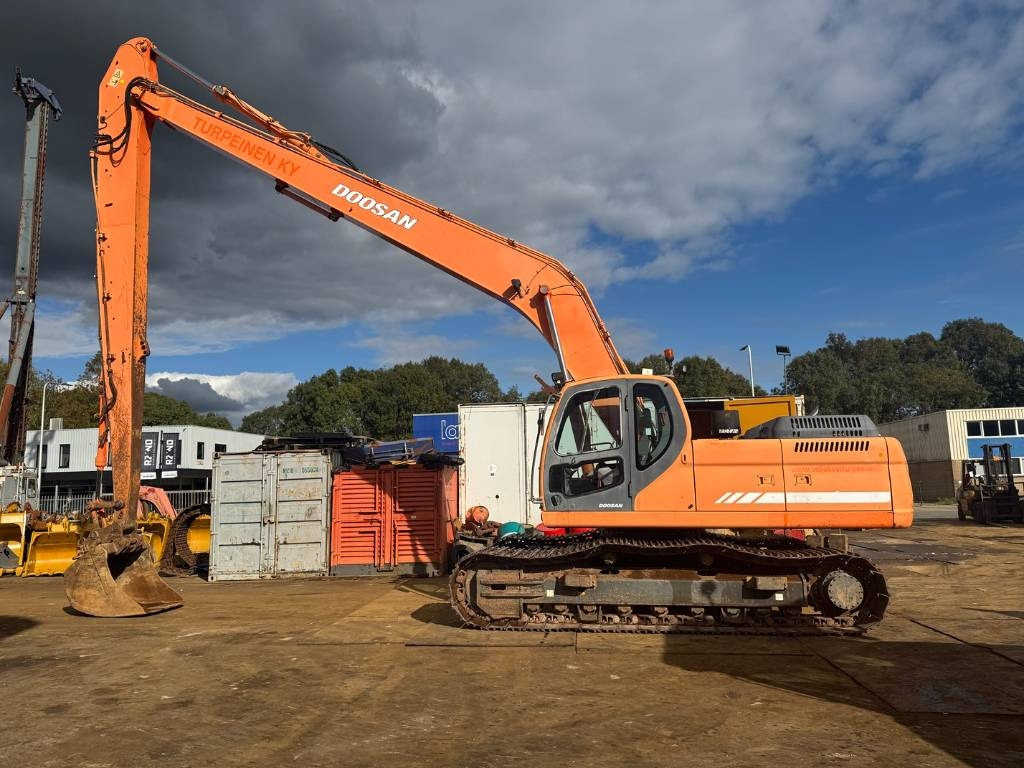 Doosan DX 300 LC ( 4.690 original hours 18M long reach )  - Excavator: picture 1 Doosan DX 300 LC ( 4.690 original hours 18M long reach )  - Excavator: picture 1