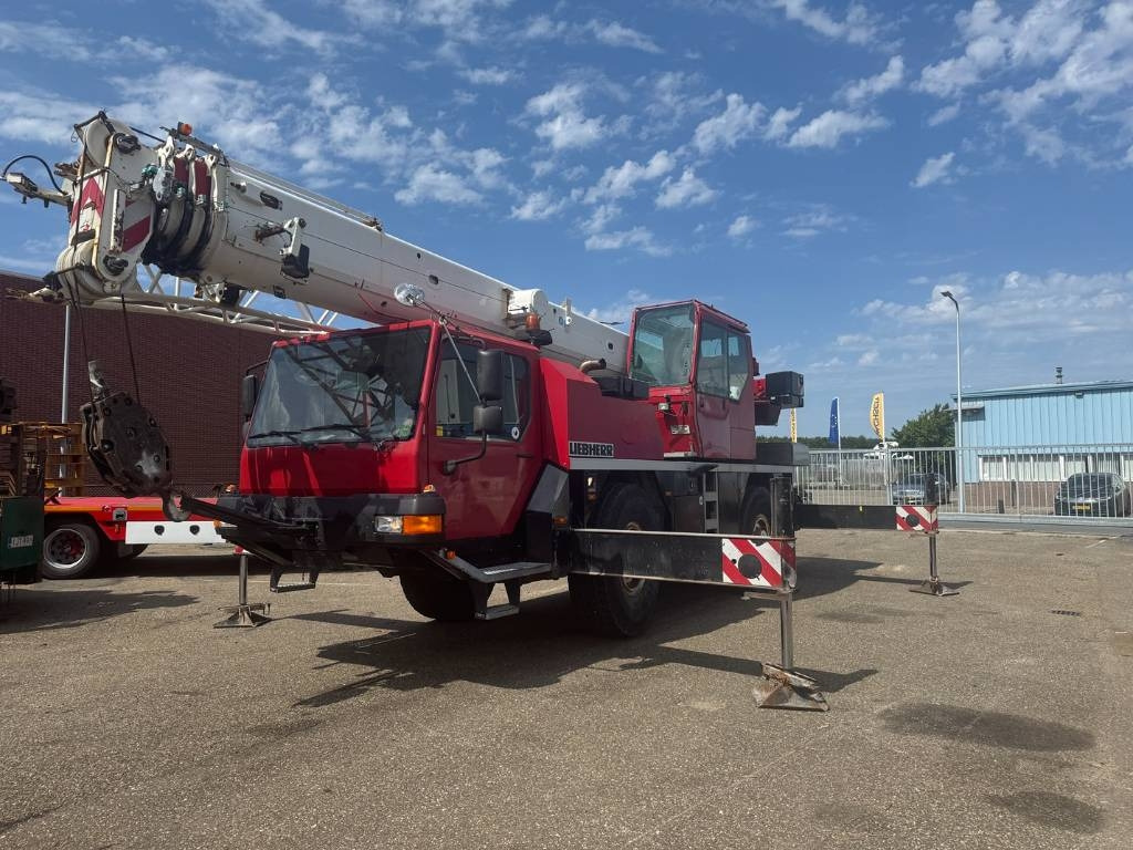 Liebherr LTM 1030-2.1 ( WITH JIB ) - All terrain crane: picture 1 Liebherr LTM 1030-2.1 ( WITH JIB ) - All terrain crane: picture 1