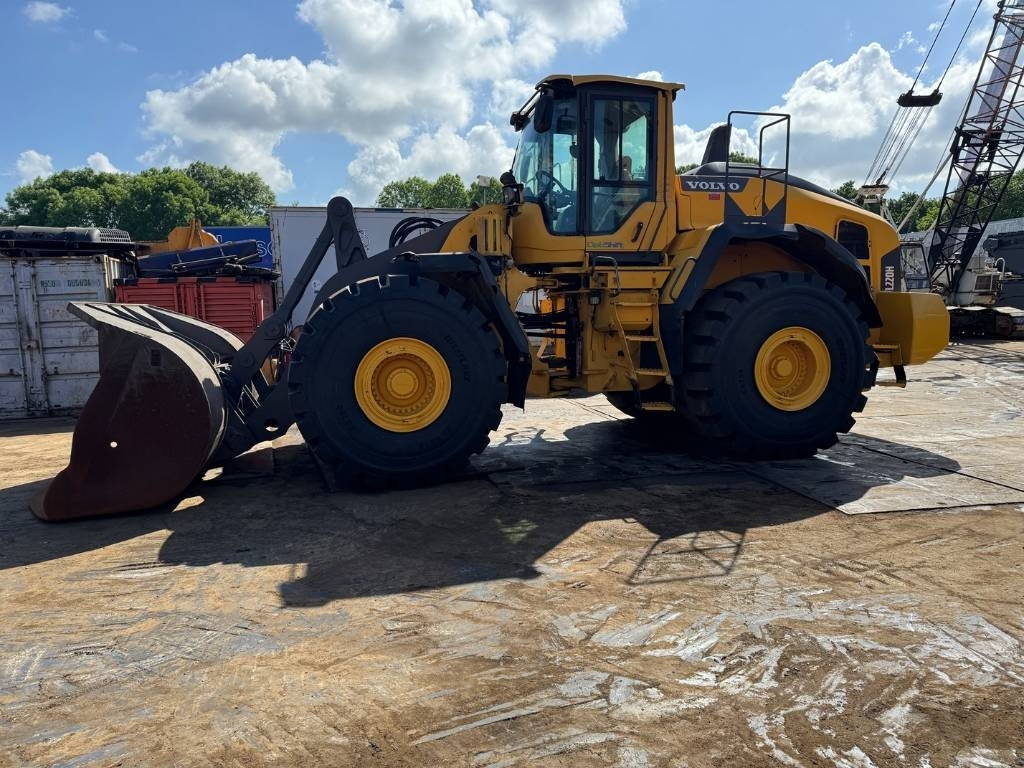 Volvo L 220 H ( WITH NEW TYRES ) - Wheel loader: picture 2 Volvo L 220 H ( WITH NEW TYRES ) - Wheel loader: picture 2