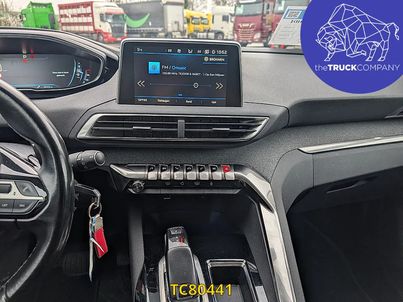 Commercial vehicle Peugeot 5008 1.5 Blue HDI: picture 16