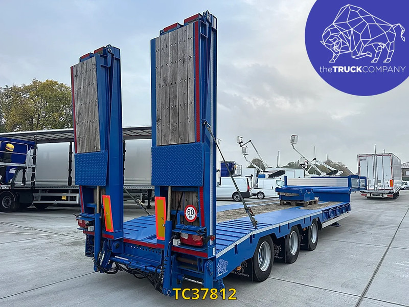 Hoet Trailers - Low loader semi-trailer: picture 3 Hoet Trailers - Low loader semi-trailer: picture 3