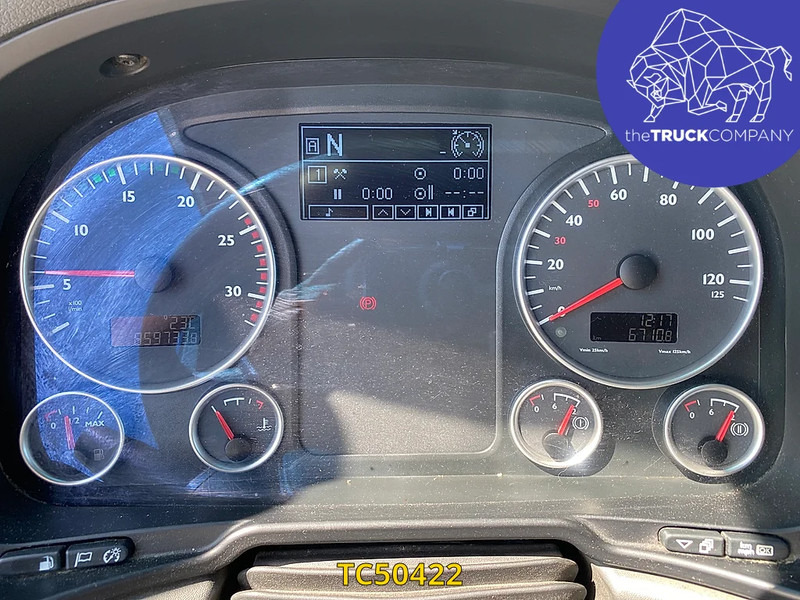 Container transporter/ Swap body truck MAN TGX 440: picture 6