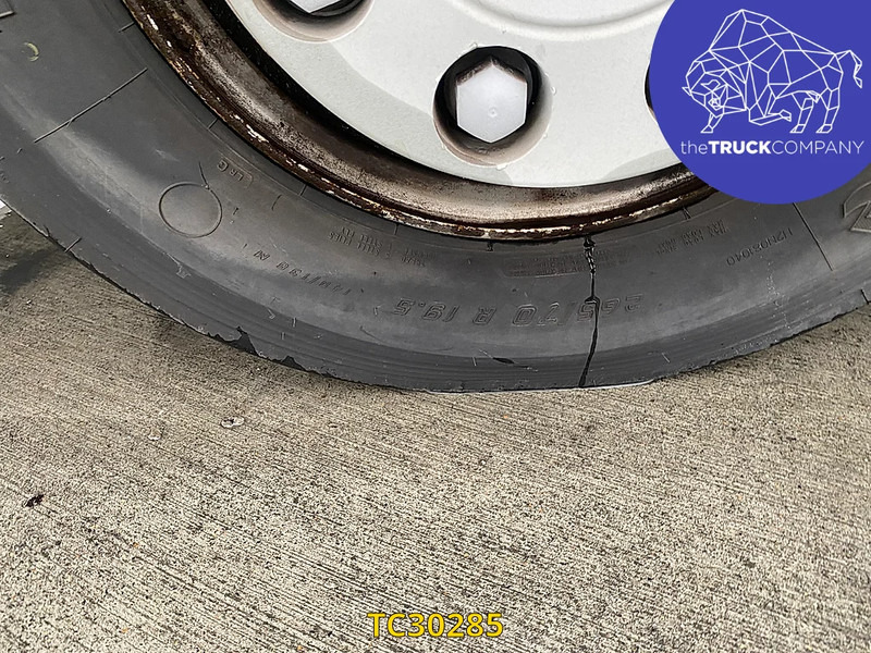 Box truck Renault Midlum 220: picture 12