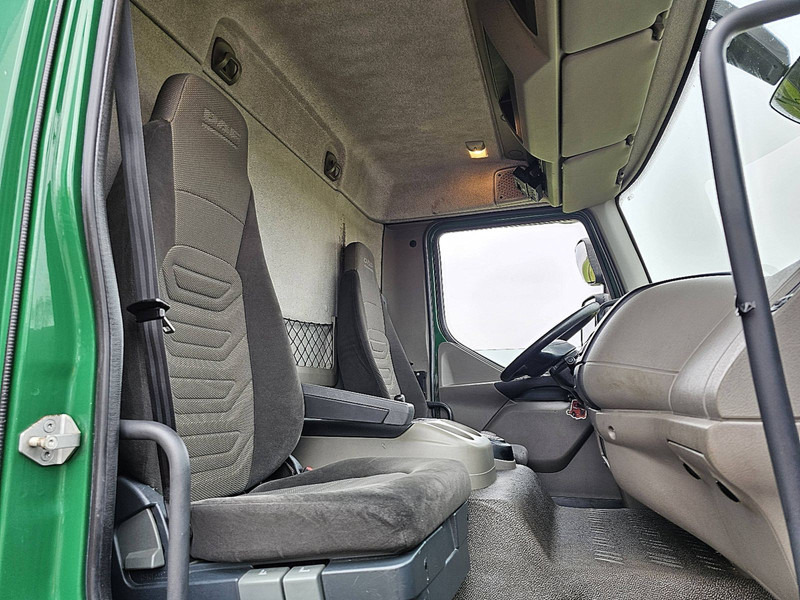 Interior photo 1: DAF LF 55.210 11.9T MULTITEMP LIFT leasing DAF LF 55.210 11.9T MULTITEMP LIFT