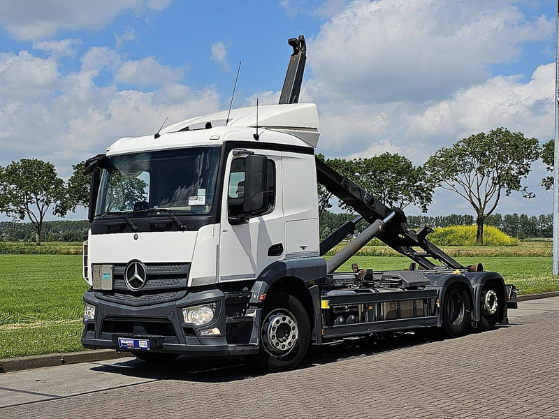 Mercedes-Benz ACTROS 2543 6X2 STEERAXLE HOOK - Hook lift truck: picture 2 Mercedes-Benz ACTROS 2543 6X2 STEERAXLE HOOK - Hook lift truck: picture 2