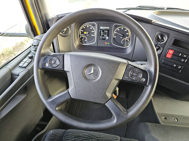 Interior photo 2: Mercedes-Benz ATEGO 1224 CARRIER TAILLIFT leasing Mercedes-Benz ATEGO 1224 CARRIER TAILLIFT Interior photo 2: Mercedes-Benz ATEGO 1224 CARRIER TAILLIFT leasing Mercedes-Benz ATEGO 1224 CARRIER TAILLIFT