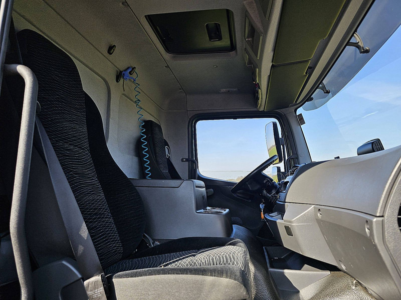 Interior photo 1: Curtain side truck Mercedes-Benz ATEGO 1224