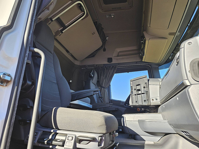 Cab chassis truck Scania R490 TL 8X2 CROWN EDITION: picture 7