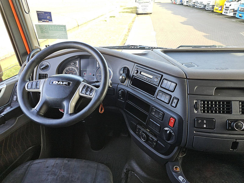 Interior photo 1: Tractor unit DAF XF 450 SPACECAB SPOILERS