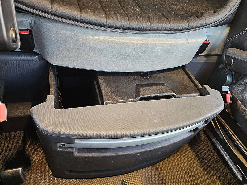 Tractor unit Renault T 480 HIGH MEGA HUBSATTEL: picture 12